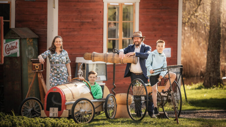 Familjen Astrom hero